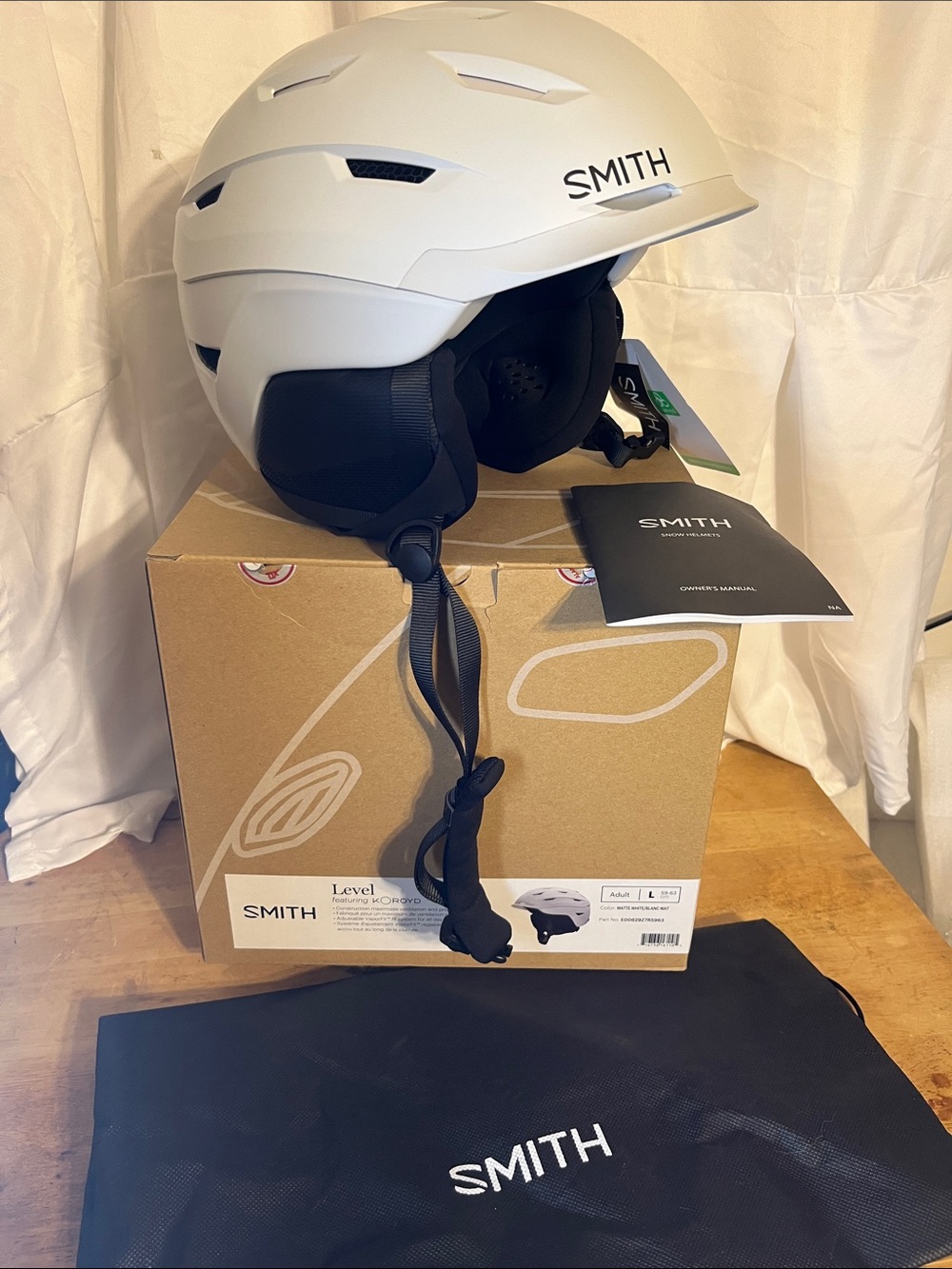SMITH Level Matte White Ski Helmet with Black Ear Pads Adult Large